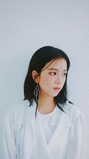Jisoo Blackpink Charming White Outfit 
