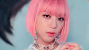 Jisoo Blackpink Pink Bangs Necklace 