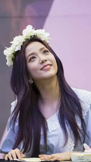 Jisoo Cute Flower Crown