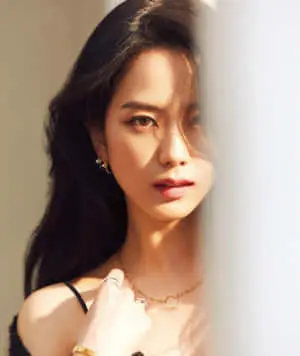 Jisoo of the K-pop group Blackpink shows her dazzling side in this photo 