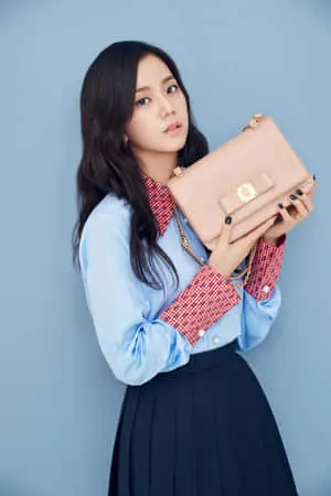 Jisoo of BLACKPINK looks mesmerizing in her beautiful, show-stopping stage outfit.