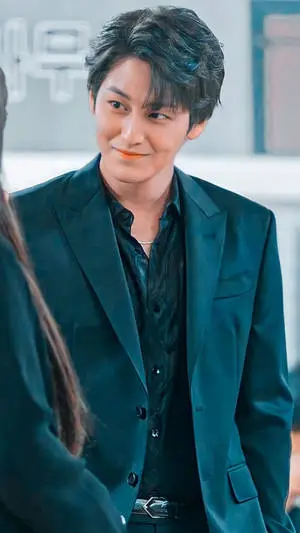 Charming Smile! A captivating close-up of South Korean actor Kim Bum