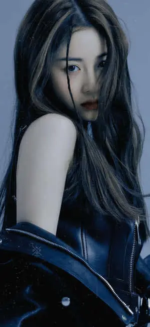 Huh Yun-Jin Pretty Profile Pictures