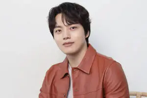 Popular South Korean actor Yeo Jin Goo flaunting a stylish leather jacket.
